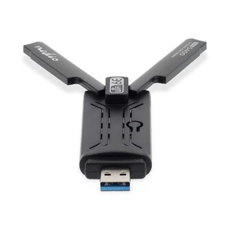 Deze Triple Band AX5400 USB Wi-Fi dongle is je directe toegangskaart tot de wereld van WiFi 6 technologie - Wi-Fi-snelheid totaal: 5400 Mbps | Windows 10 / Windows 11