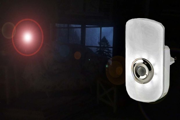 Oplaadbare Plug-In LED Nachtlamp met Stekker en Zaklamp - Dag/Nachtsensor - Bewegingssensor