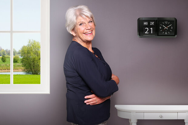 Dementieklok / grote analoge wandklok met tijd dag en datum - Ook ideaal voor slechtzienden