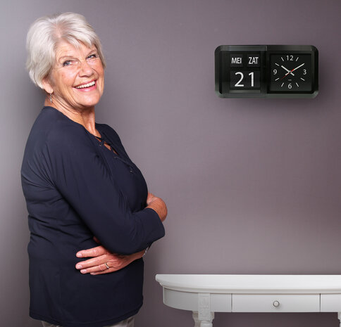 Dementieklok / grote analoge wandklok met tijd dag en datum - Ook ideaal voor slechtzienden